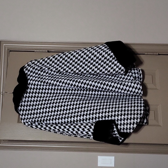 Coat - Picture 2 of 3